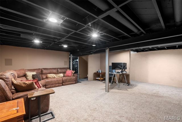 12301 Matthews Lane, St Louis, MO 63127