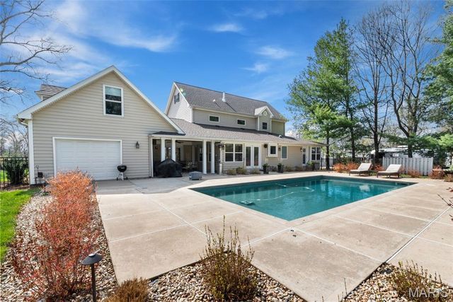 12301 Matthews Lane, St Louis, MO 63127