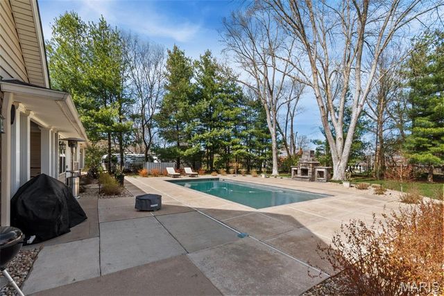 12301 Matthews Lane, St Louis, MO 63127