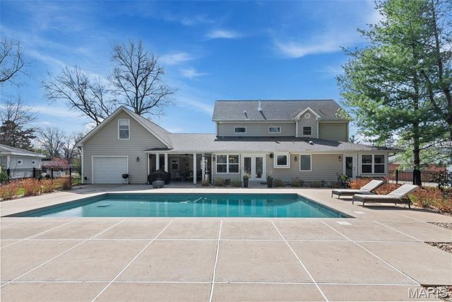 12301 Matthews Lane, St Louis, MO 63127