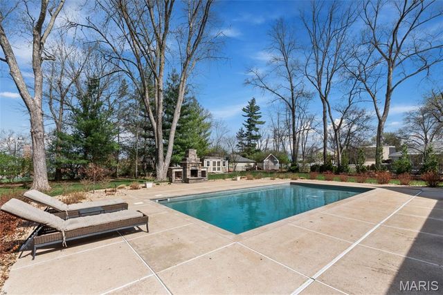 12301 Matthews Lane, St Louis, MO 63127