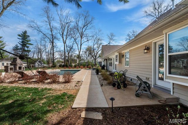 12301 Matthews Lane, St Louis, MO 63127