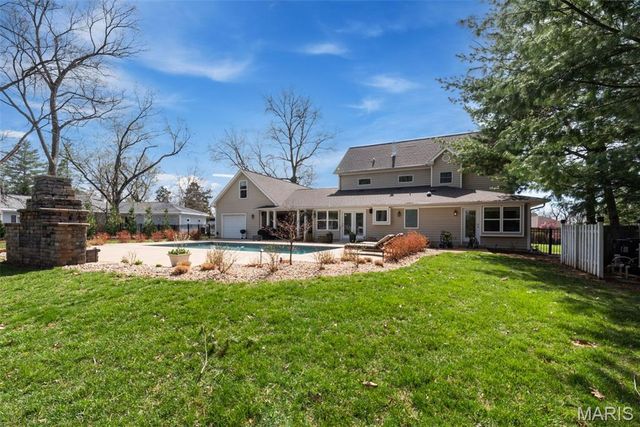 12301 Matthews Lane, St Louis, MO 63127