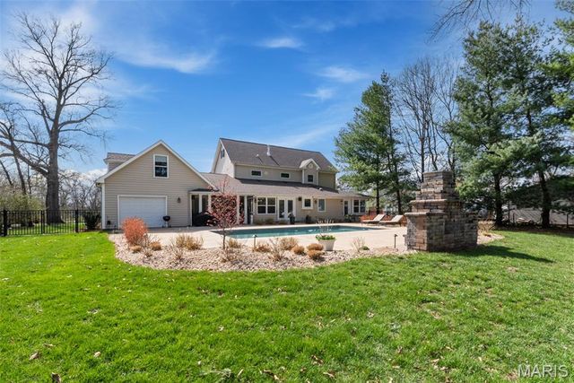 12301 Matthews Lane, St Louis, MO 63127
