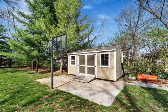 12301 Matthews Lane, St Louis, MO 63127