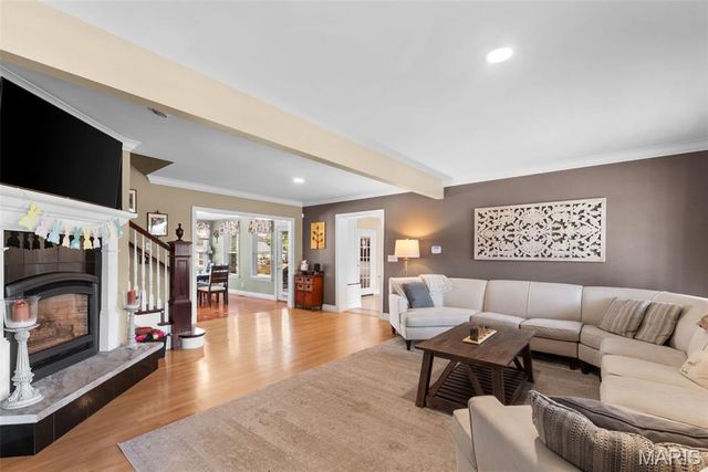 12301 Matthews Lane, St Louis, MO 63127