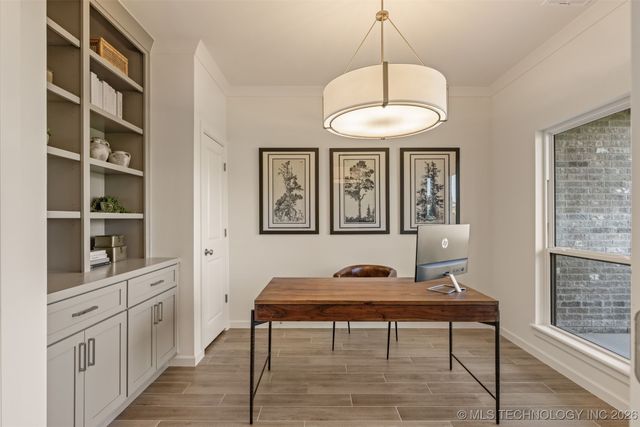 2014 E 45th Place, Sand Springs, OK 74063