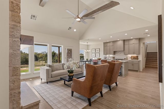 2014 E 45th Place, Sand Springs, OK 74063