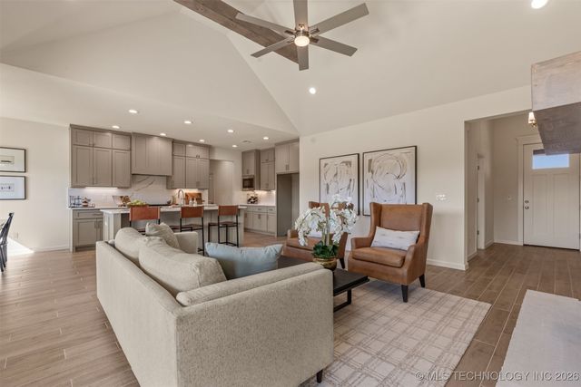 2014 E 45th Place, Sand Springs, OK 74063