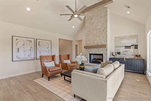 2014 E 45th Place, Sand Springs, OK 74063