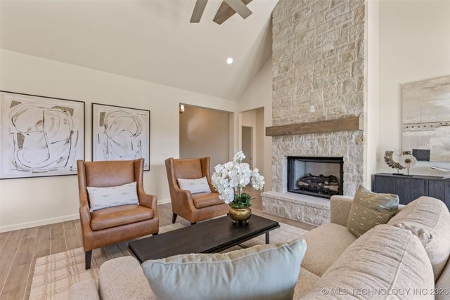 2014 E 45th Place, Sand Springs, OK 74063