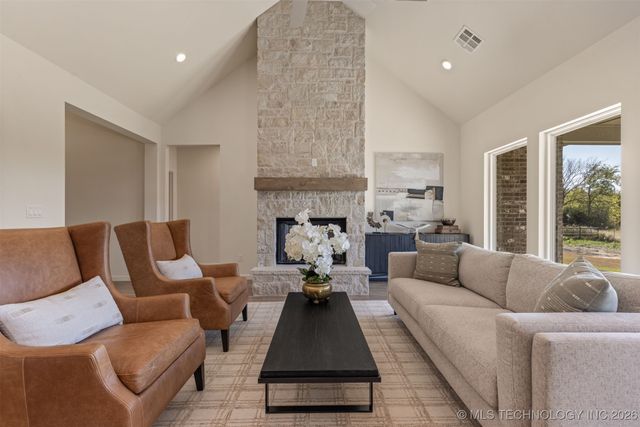 2014 E 45th Place, Sand Springs, OK 74063