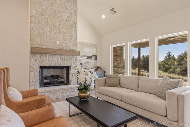 2014 E 45th Place, Sand Springs, OK 74063