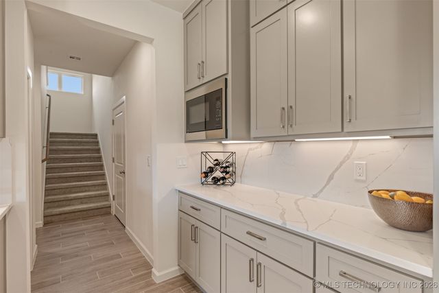 2014 E 45th Place, Sand Springs, OK 74063