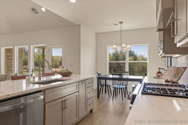 2014 E 45th Place, Sand Springs, OK 74063