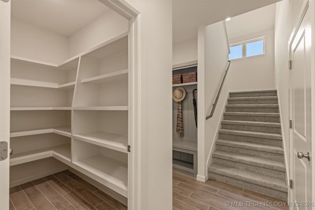 2014 E 45th Place, Sand Springs, OK 74063