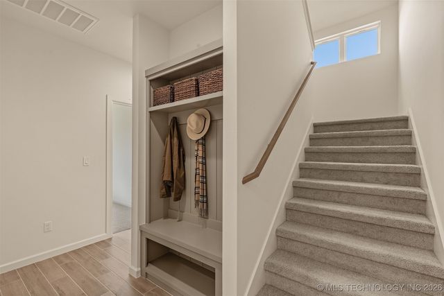 2014 E 45th Place, Sand Springs, OK 74063