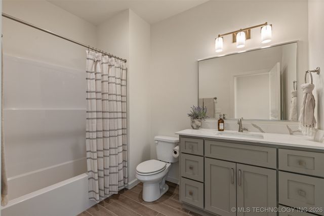 2014 E 45th Place, Sand Springs, OK 74063