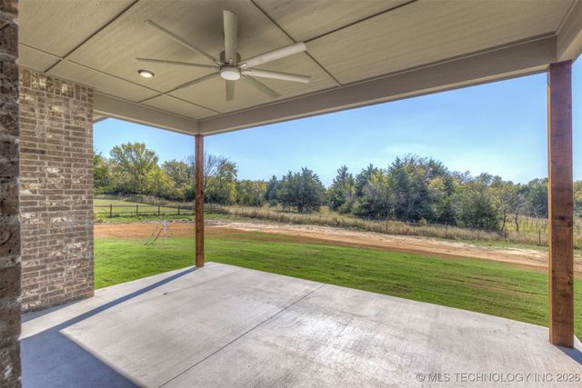 2014 E 45th Place, Sand Springs, OK 74063