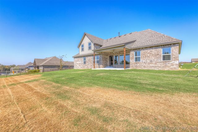 2014 E 45th Place, Sand Springs, OK 74063