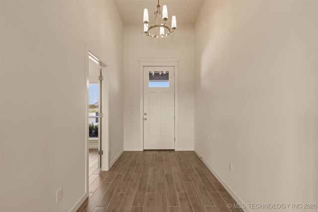 2014 E 45th Place, Sand Springs, OK 74063