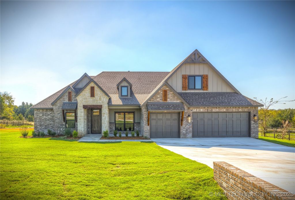 2014 E 45th Place, Sand Springs, OK 74063