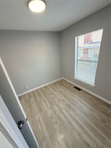 3004 Haynie Street, Fort Worth, TX 76112
