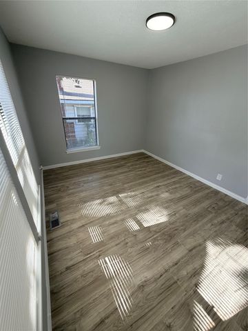 3004 Haynie Street, Fort Worth, TX 76112