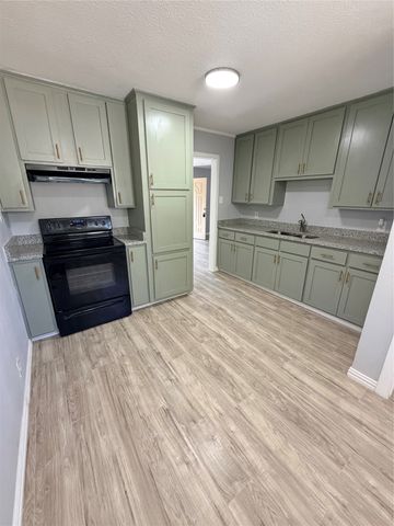 3004 Haynie Street, Fort Worth, TX 76112