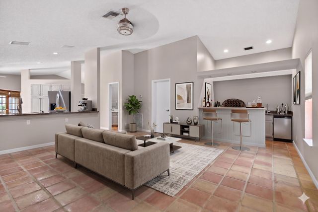 5333 N Springs Way, Coral Springs, FL 33076