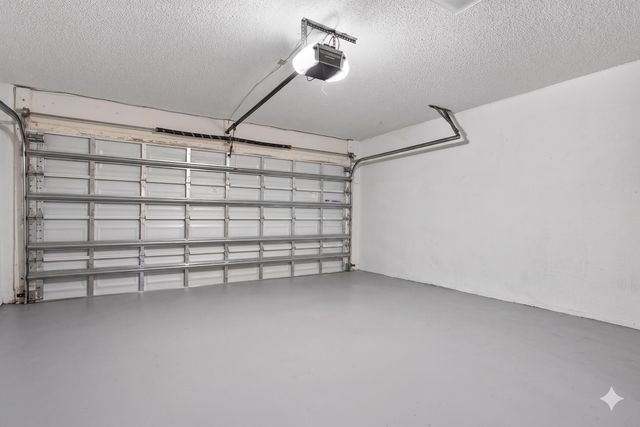 5333 N Springs Way, Coral Springs, FL 33076