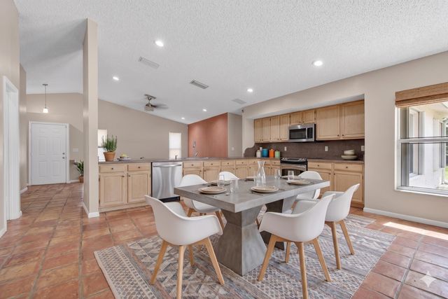 5333 N Springs Way, Coral Springs, FL 33076