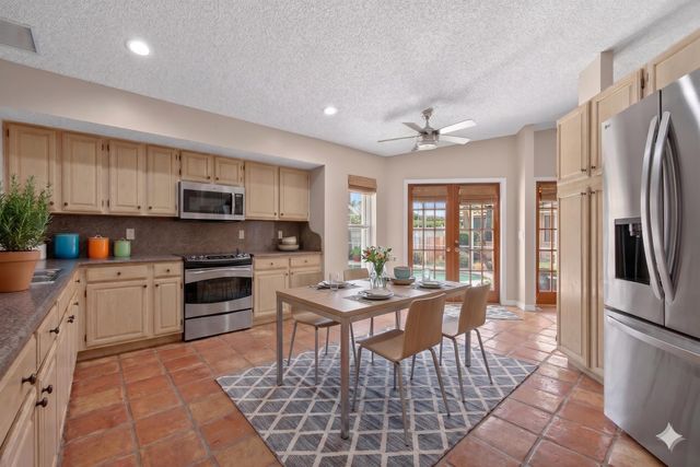 5333 N Springs Way, Coral Springs, FL 33076