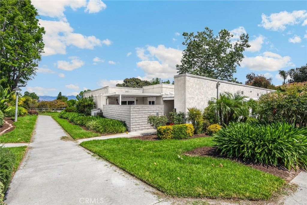 Image 2 of property listing at 3066 Via Serena S D, Laguna Woods, CA 92637