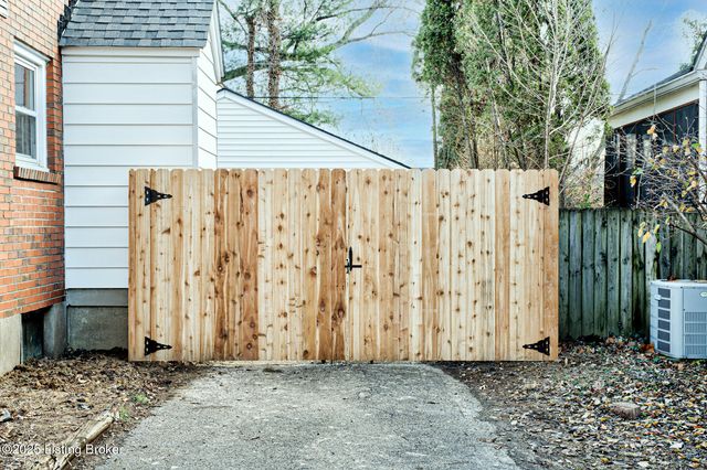 3630 Windward Way, Louisville, KY 40220