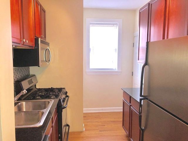 536 W BELMONT Avenue 2W, Chicago, IL 60657