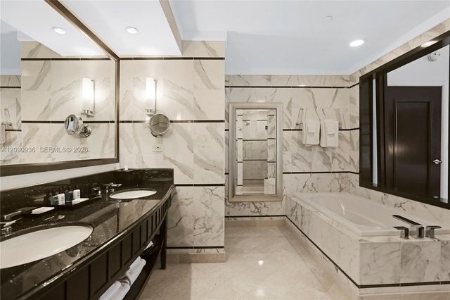 4391 Collins Avenue 307, Miami Beach, FL 33140