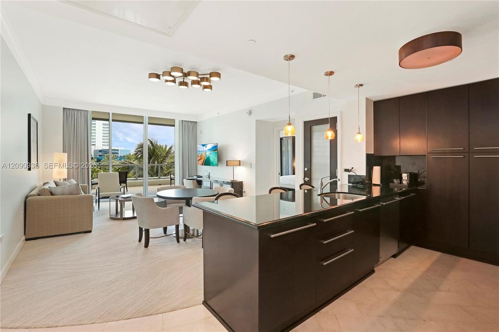4391 Collins Avenue 307, Miami Beach, FL 33140
