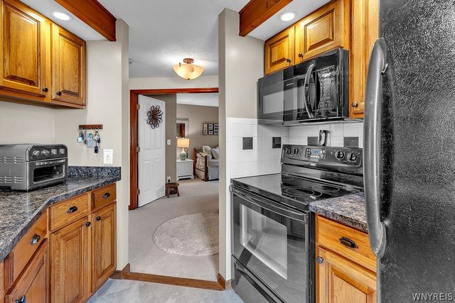 3 Beacon Park L, Amherst, NY 14228