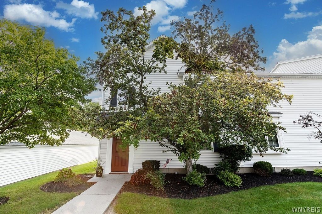 3 Beacon Park L, Amherst, NY 14228