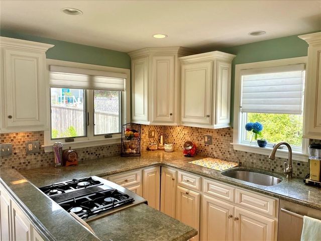 57 Green Street, Portsmouth, RI 02871