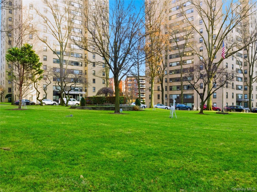 4 Fordham Hill Oval 8G, Bronx, NY 10468 — exterior