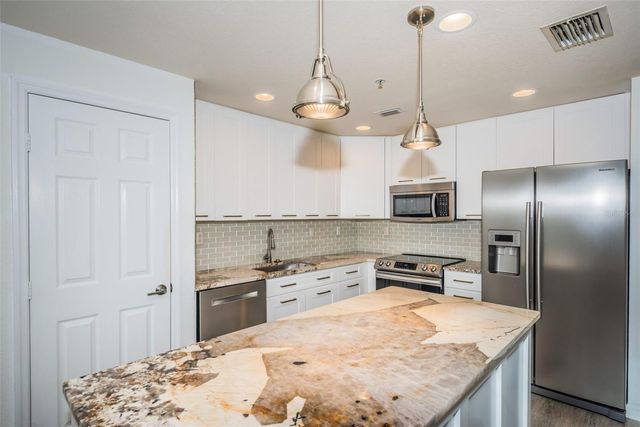 5215 BEACH BREEZE COURT 5215, Tampa, FL 33609