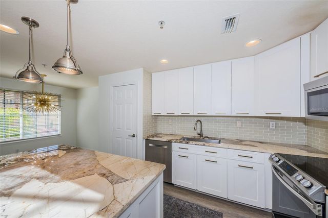 5215 BEACH BREEZE COURT 5215, Tampa, FL 33609