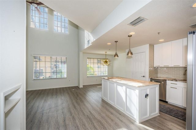 5215 BEACH BREEZE COURT 5215, Tampa, FL 33609
