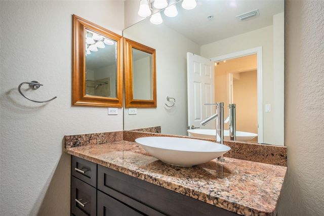 5215 BEACH BREEZE COURT 5215, Tampa, FL 33609