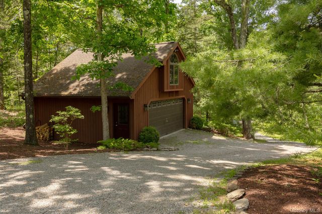 44 Eleanor Drive, Salt Point, NY 12578