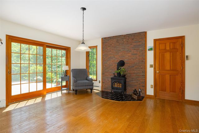 44 Eleanor Drive, Salt Point, NY 12578