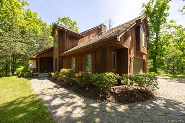 44 Eleanor Drive, Salt Point, NY 12578