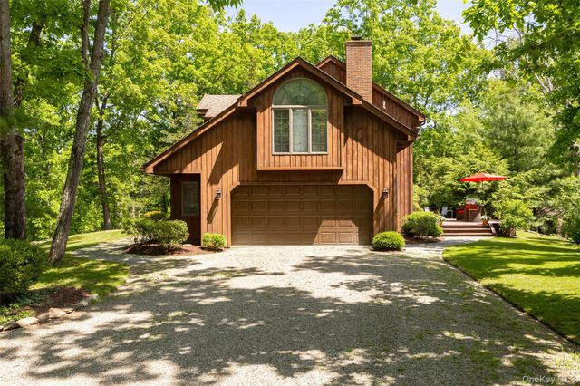 44 Eleanor Drive, Salt Point, NY 12578